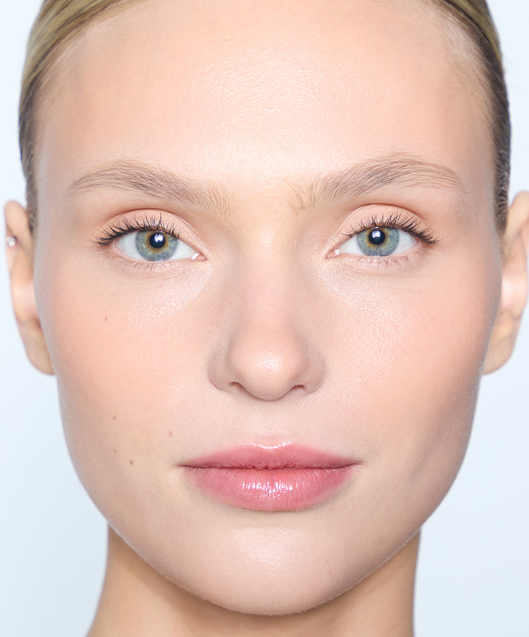 Honor wears Brow Pencil in Ash