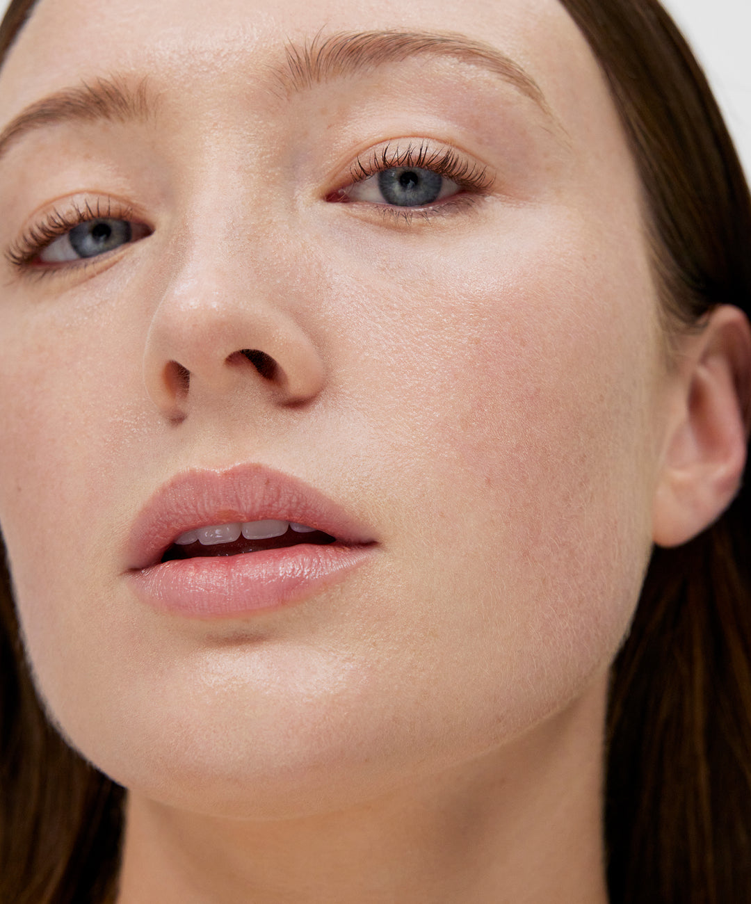 | desc: | text: light Grace wears shade 130 N