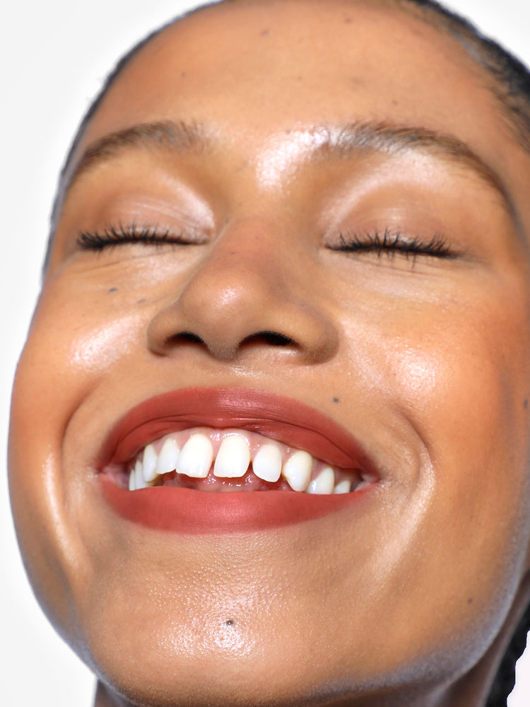 Cindy wears Lip Blush in Cinnamon