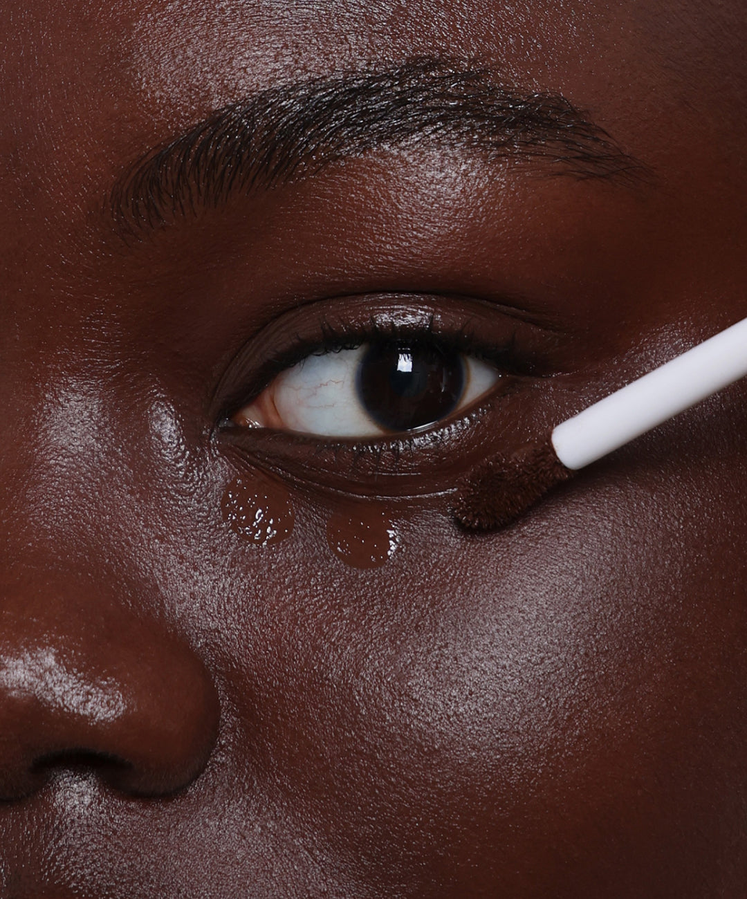 | desc: | text: light Wuni wears shade 24C