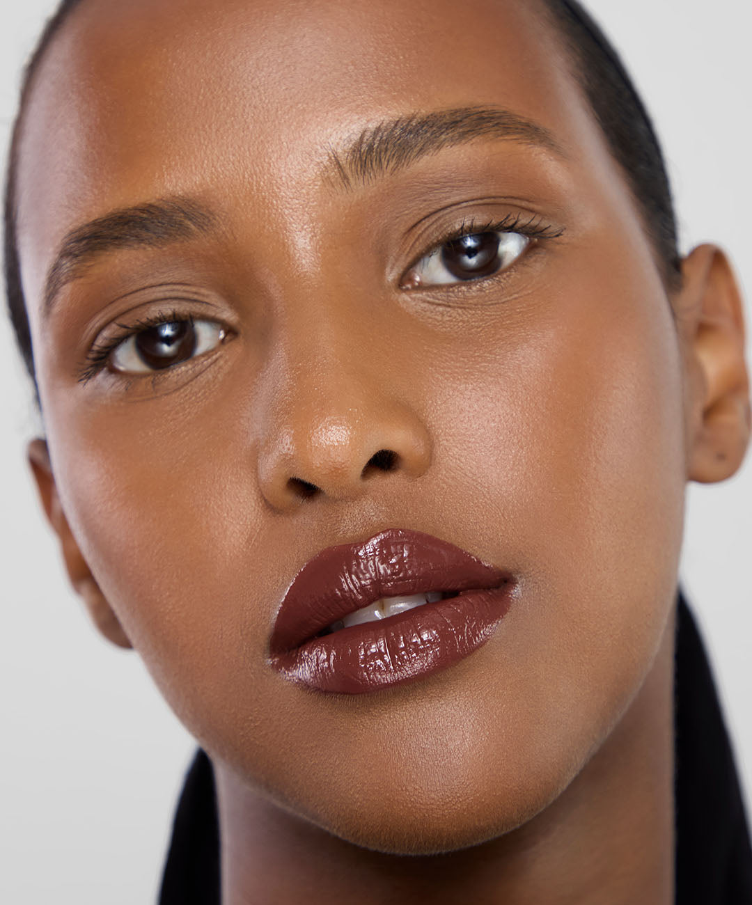 | desc: | text: light Asha wears shade Maple