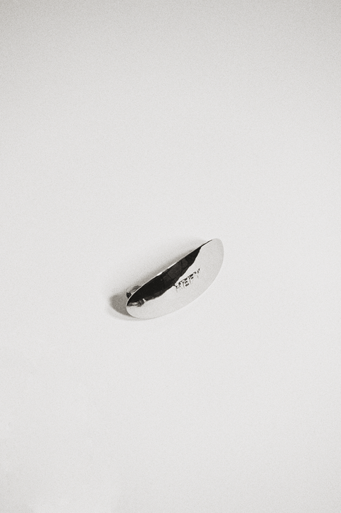 FRONT IMAGE OF REFY METAL OVAL HAIR CLIP